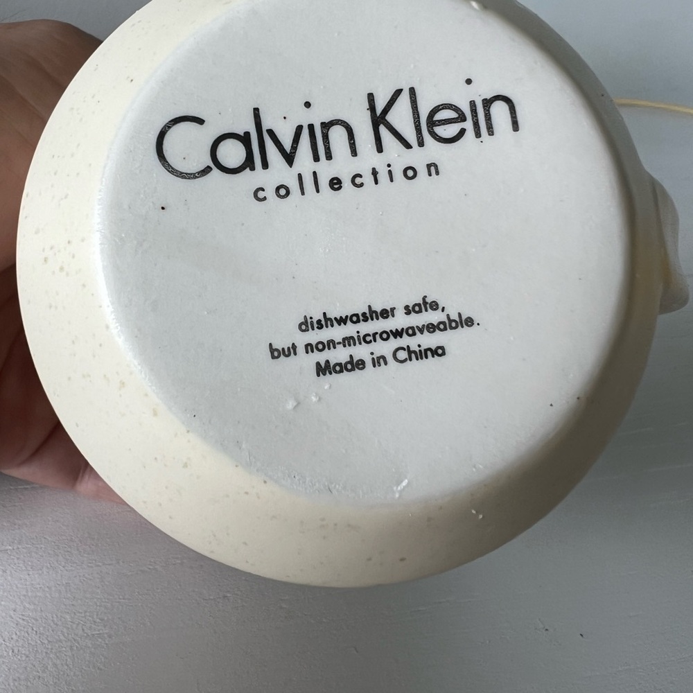Calvin Klein Cream and Gold Dining Mugs Set 16oz - Picture 7 of 7